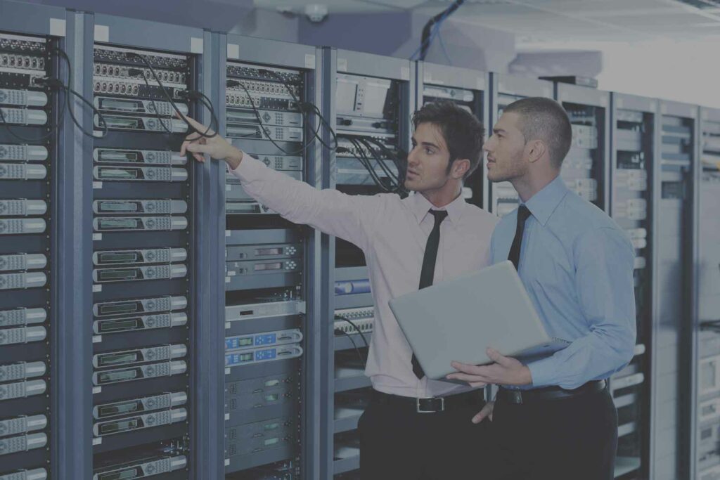 IT Betreuung im Serverraum